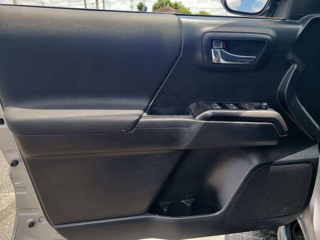 Used 2019 Toyota Tacoma TRD Off-Road AWD/4WD image 13