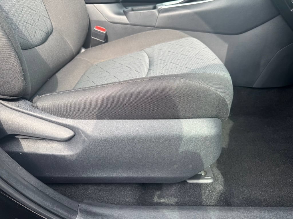 Used 2025 Toyota RAV4 XLE AWD/4WD image 18