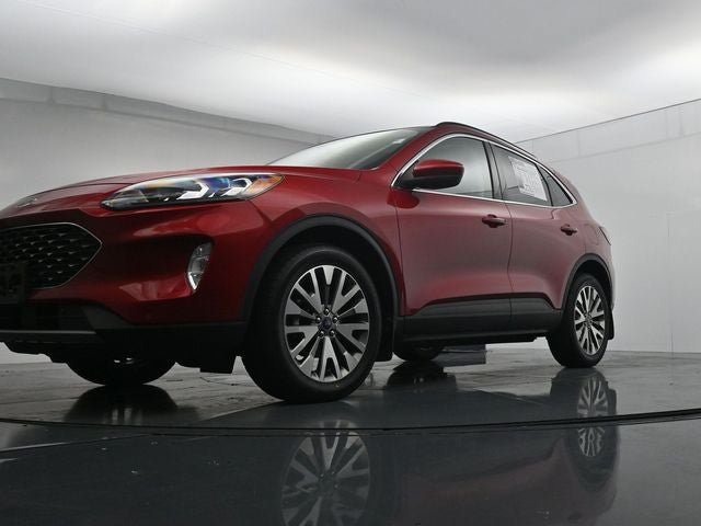 Certified 2022 Ford Escape Titanium w/ Class II Trailer Tow Package AWD/4WD image 31