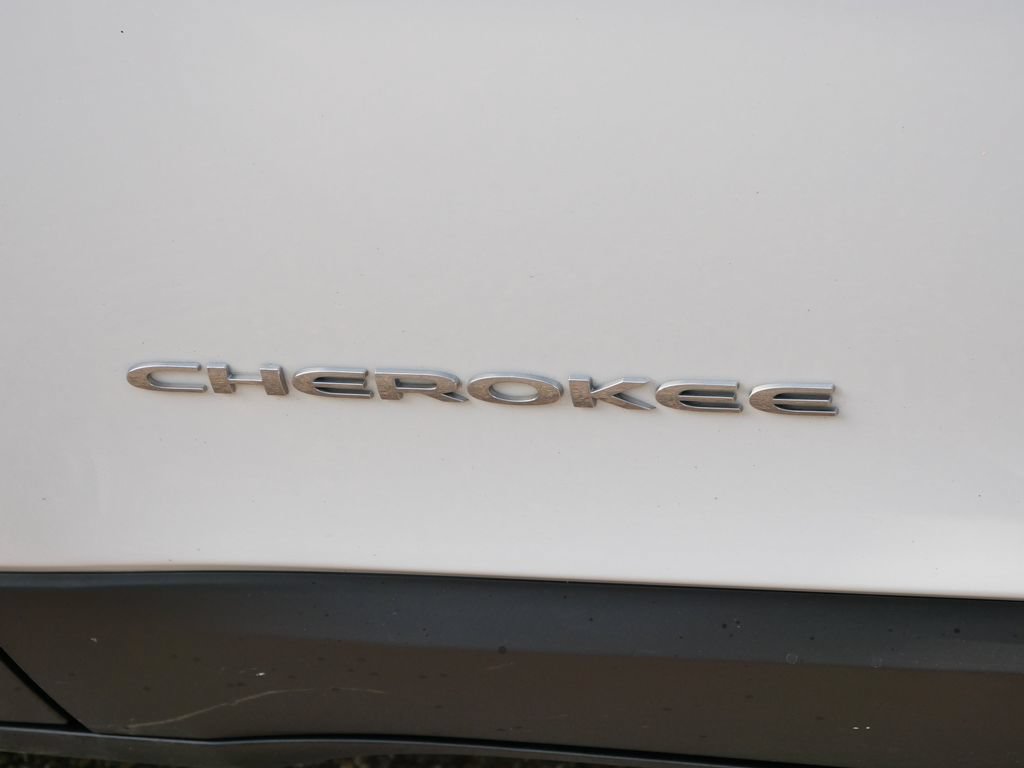 Used 2020 Jeep Cherokee Latitude w/ Safety Group AWD/4WD image 9
