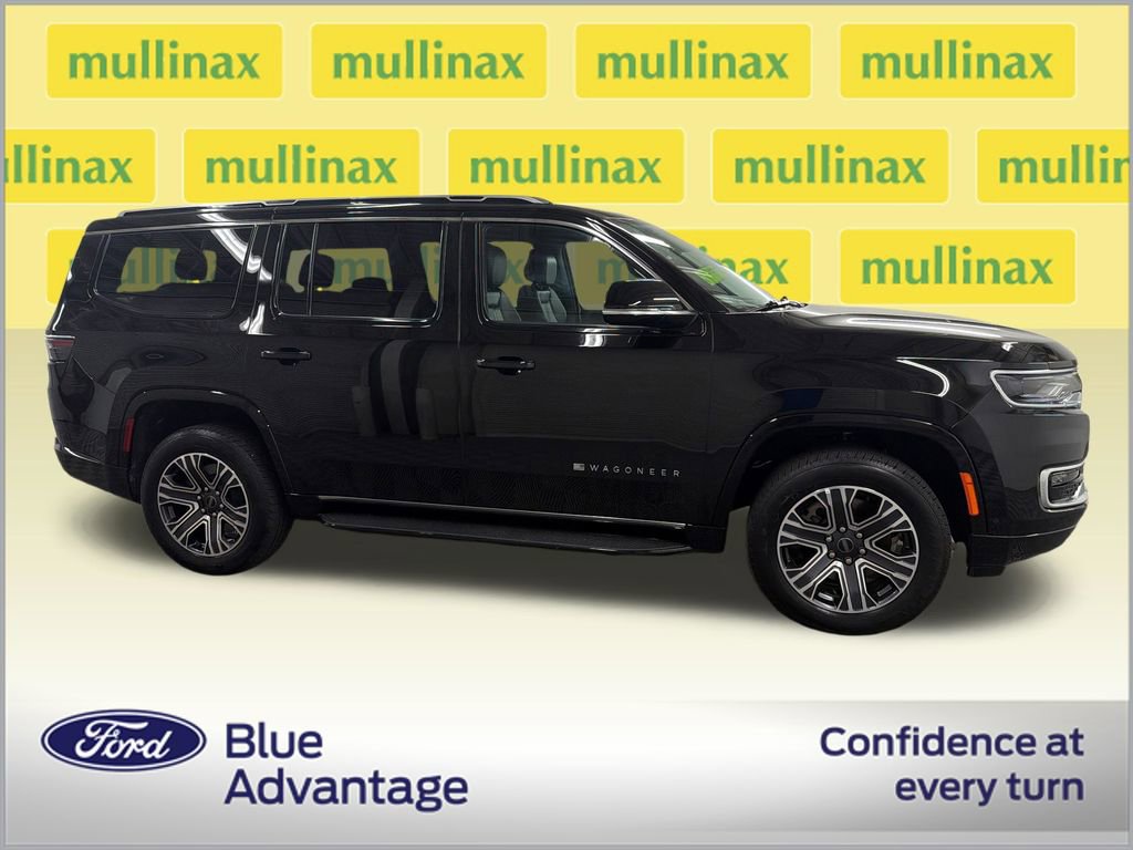Used 2025 Jeep Wagoneer 4WD image 2