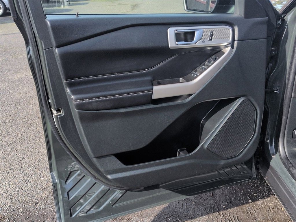 Certified 2023 Ford Explorer XLT w/ Equipment Group 202A image 9