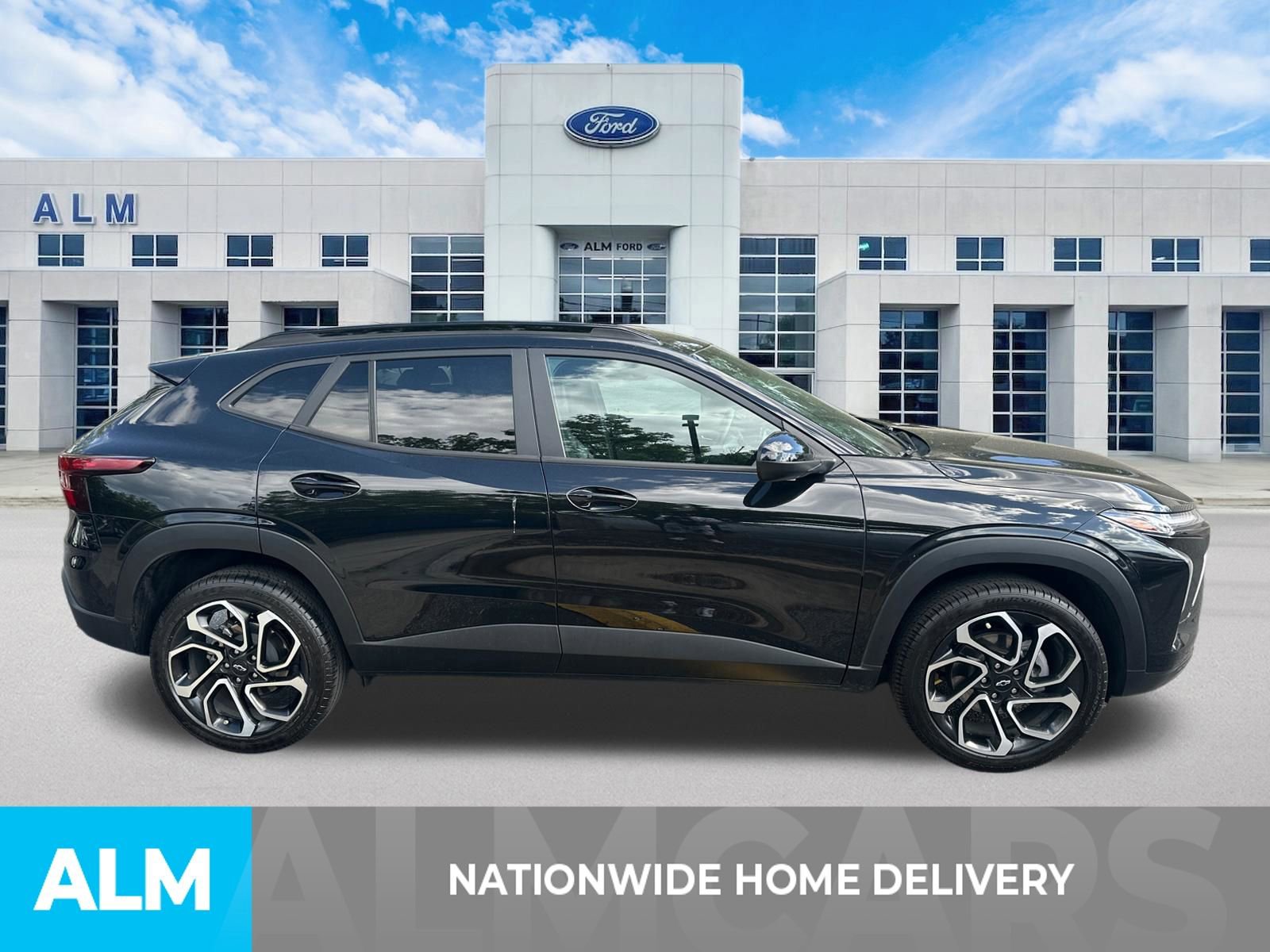 Used 2024 Chevrolet Trax RS FWD image 4