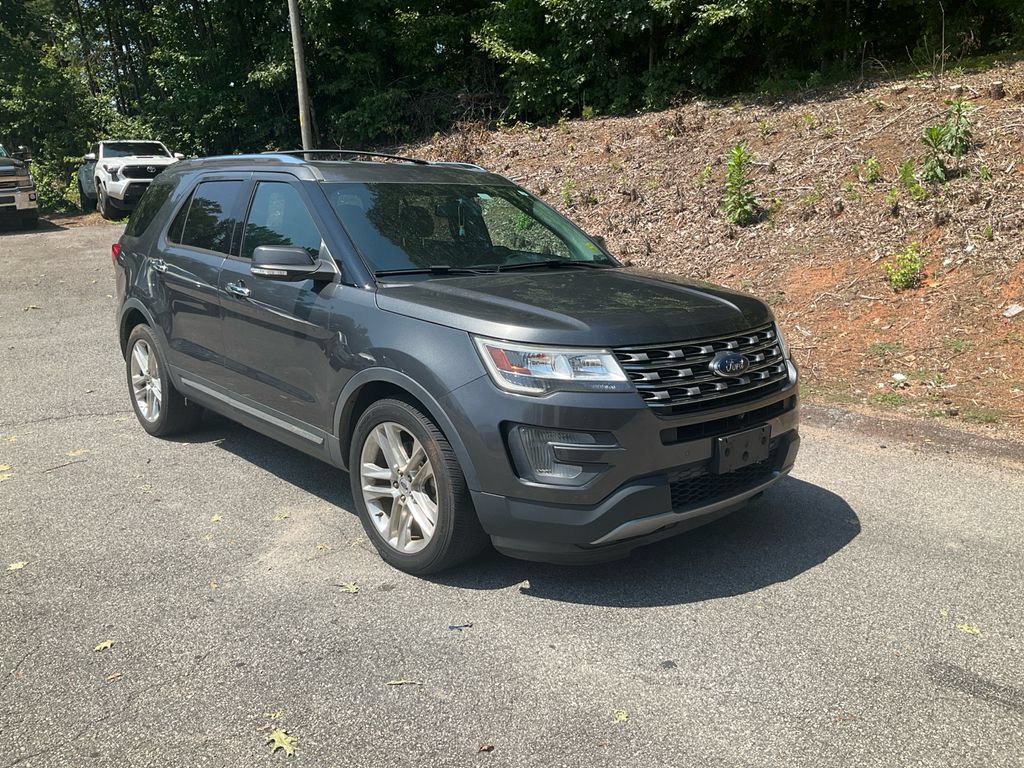 Certified 2017 Ford Explorer Limited FWD image 3