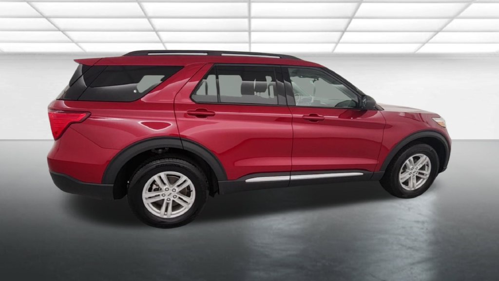 Certified 2024 Ford Explorer XLT w/ Equipment Group 202A AWD/4WD image 9