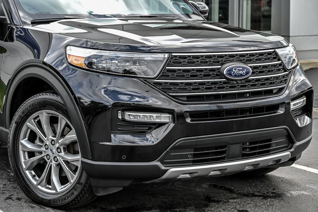 Certified 2023 Ford Explorer XLT w/ Equipment Group 202A AWD/4WD image 2