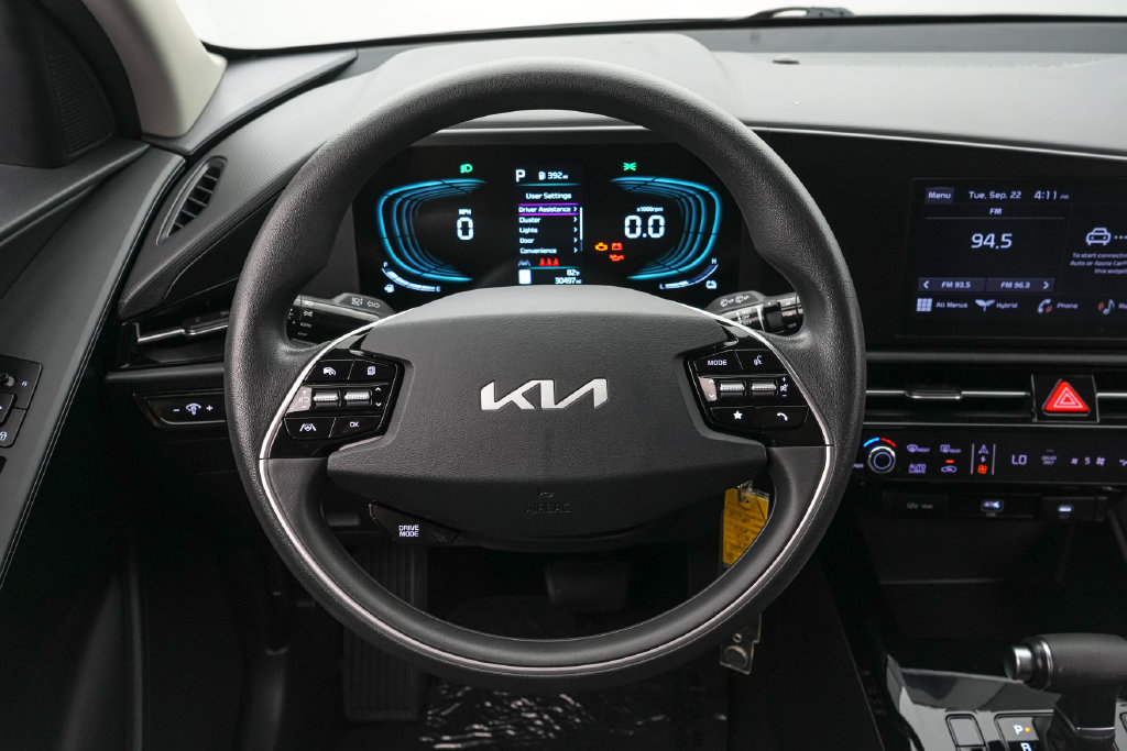 Used 2025 Kia Niro LX FWD image 13