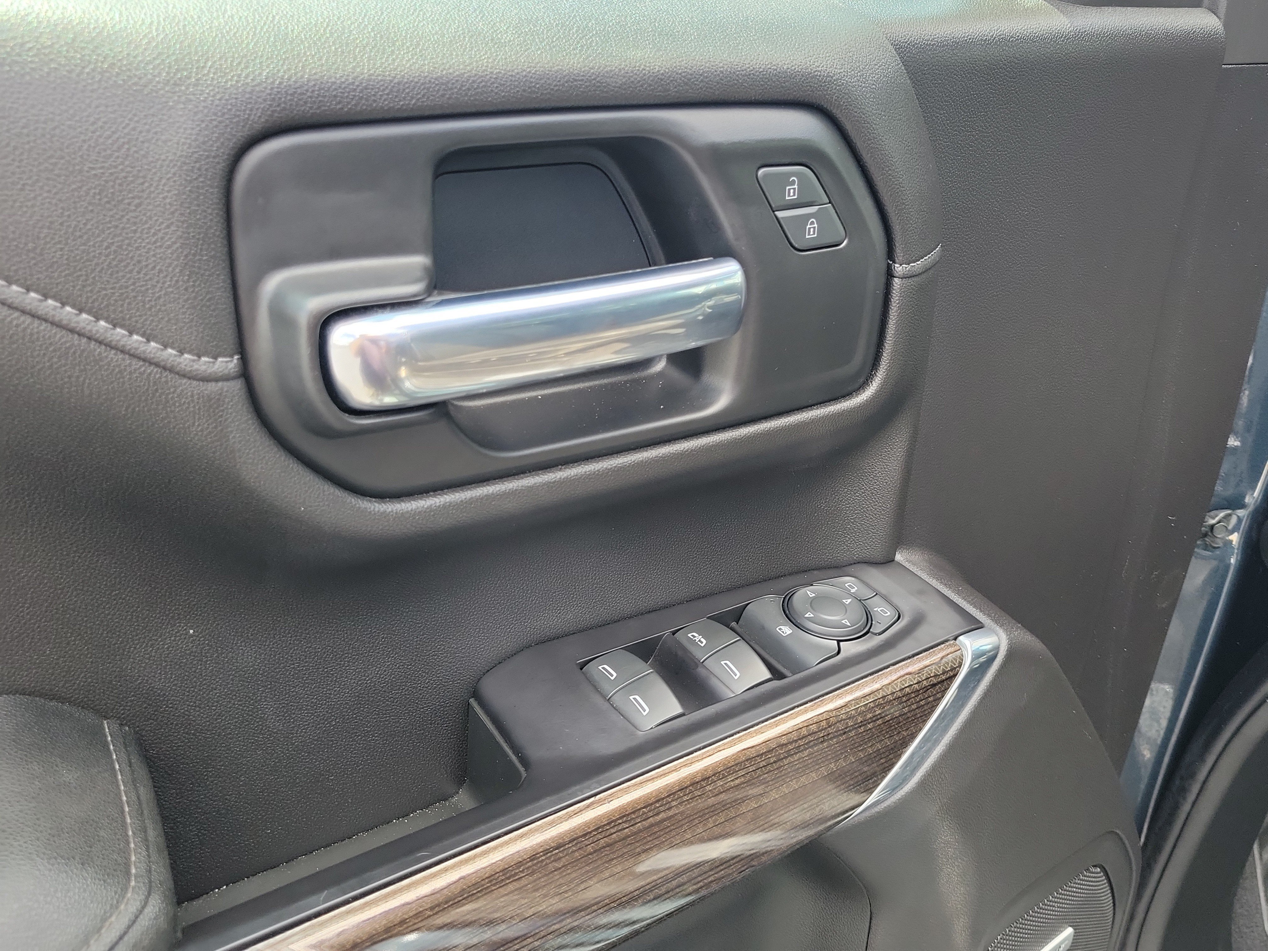 Used 2020 Chevrolet Silverado 1500 LT Trail Boss AWD/4WD image 19