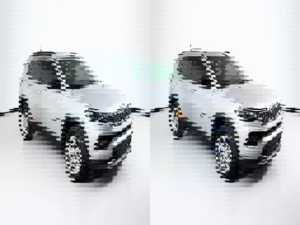 Used 2024 Jeep Compass Latitude image 24