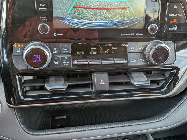 Used 2020 Toyota Highlander XLE image 24