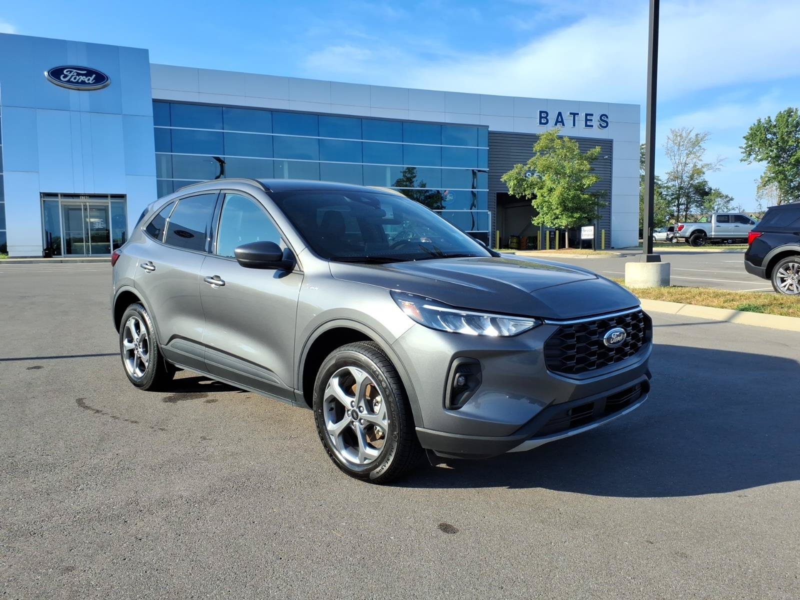 Certified 2025 Ford Escape ST-Line Select AWD/4WD image 1