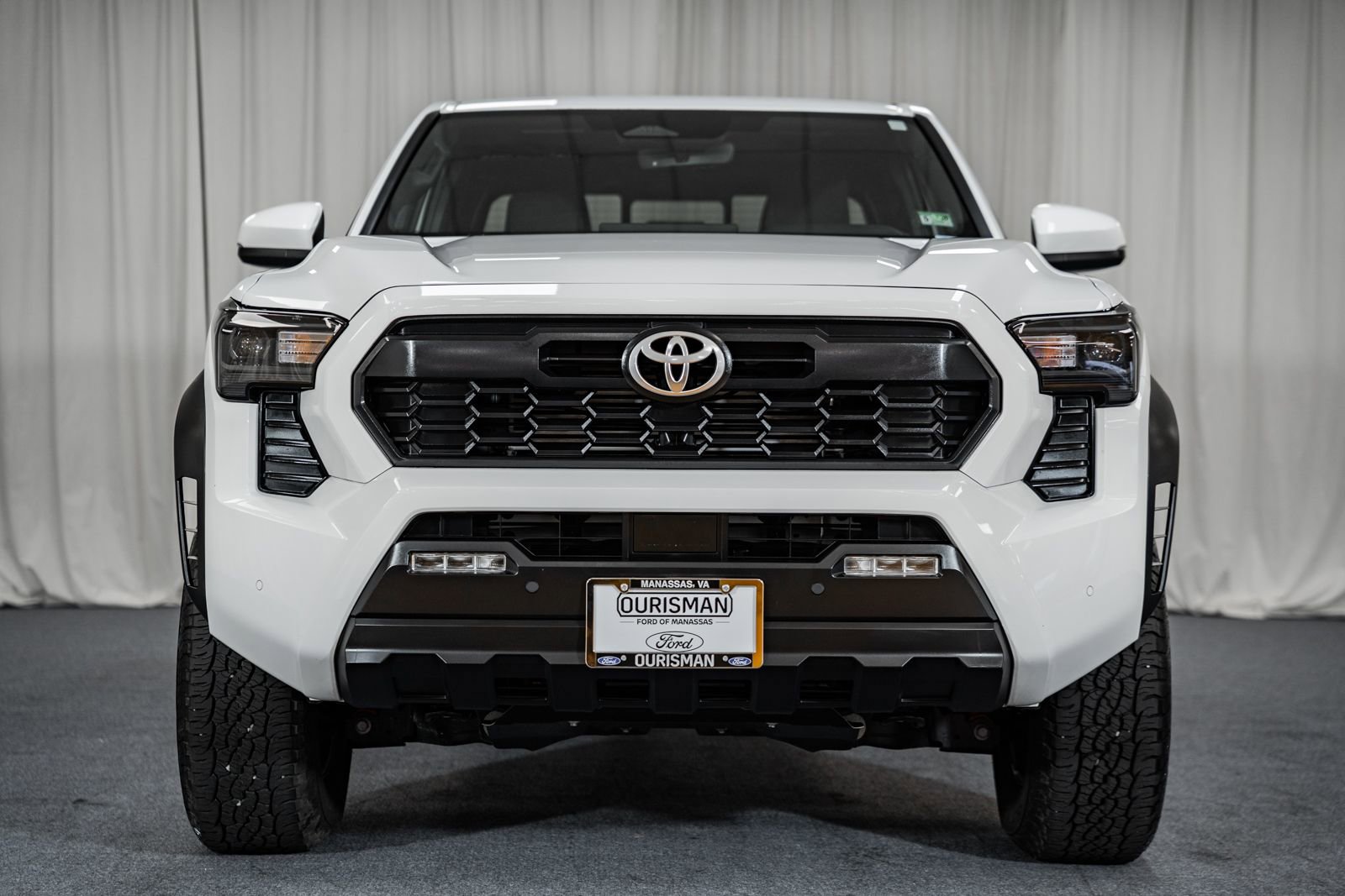 Used 2024 Toyota Tacoma TRD Off-Road image 2