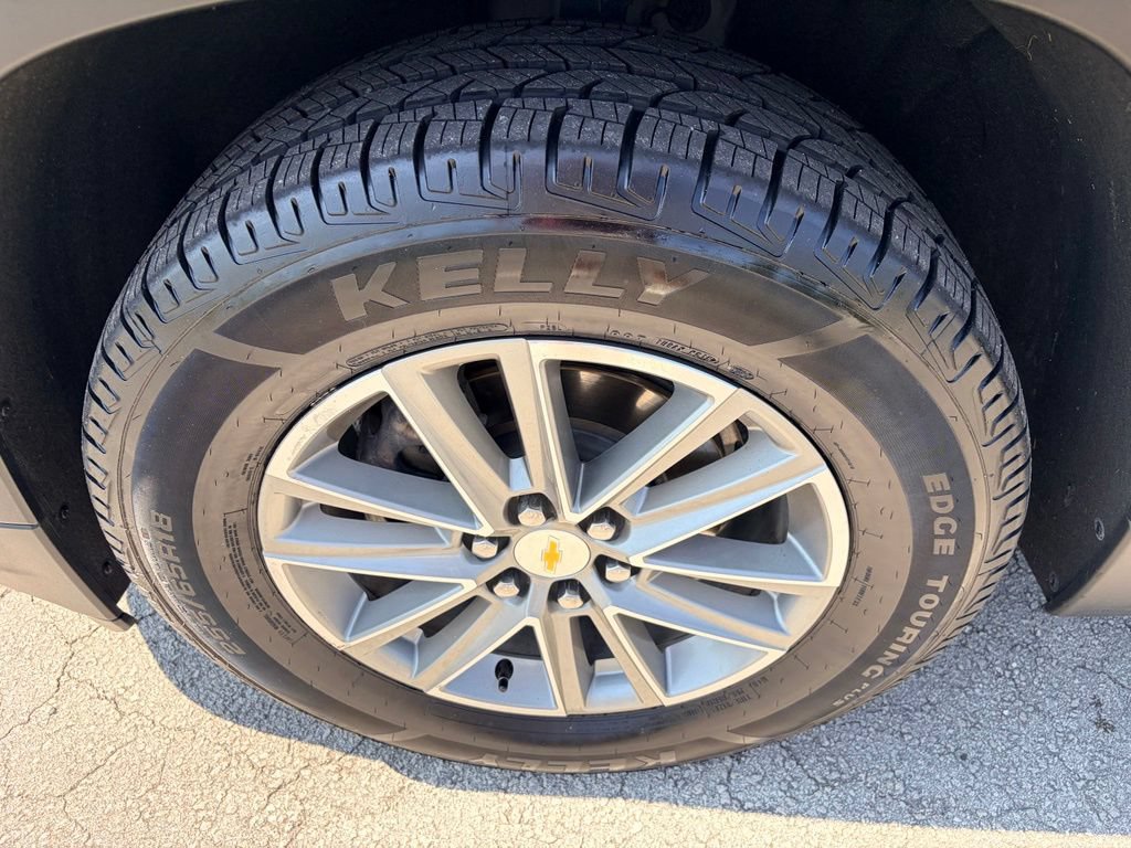 Used 2023 Chevrolet Traverse LT FWD image 32