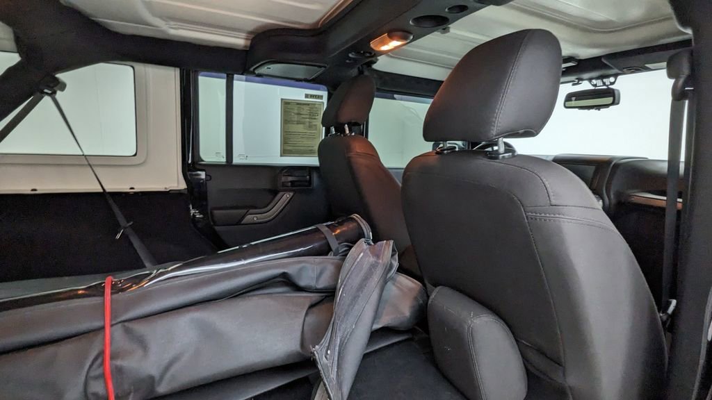 Used 2017 Jeep Wrangler Unlimited Willys image 33
