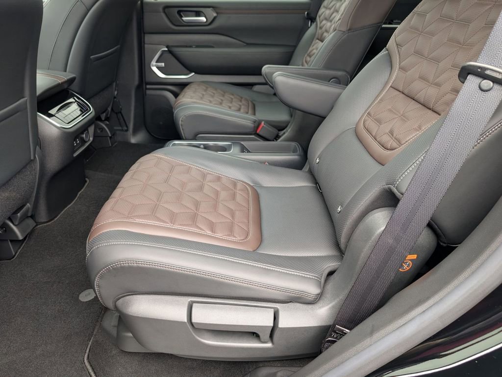 Used 2025 Nissan Armada Platinum image 45