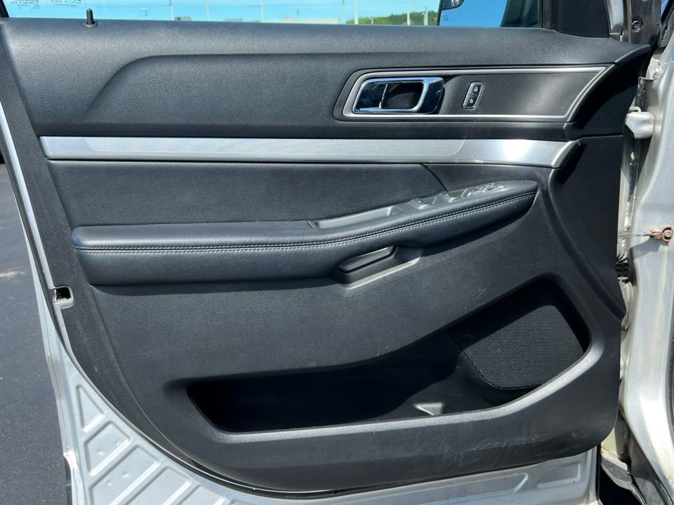 Certified 2017 Ford Explorer XLT AWD/4WD image 13