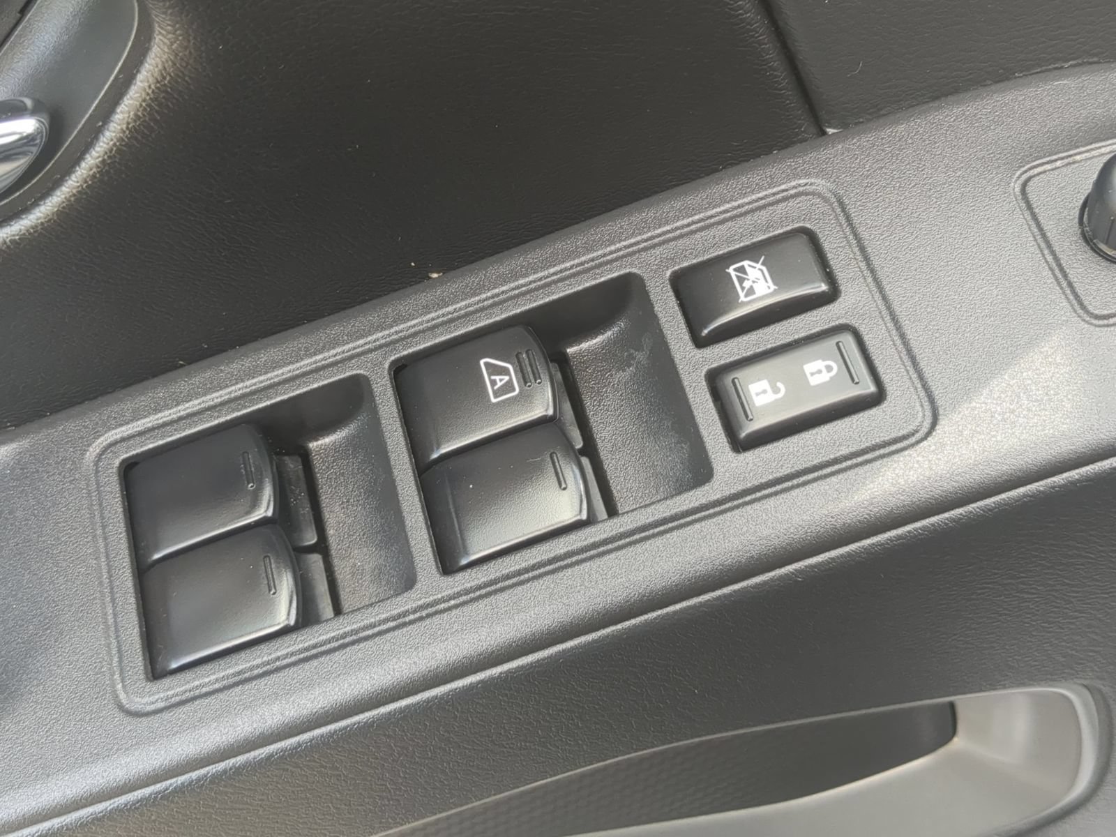 Used 2025 Nissan Frontier SL AWD/4WD image 12