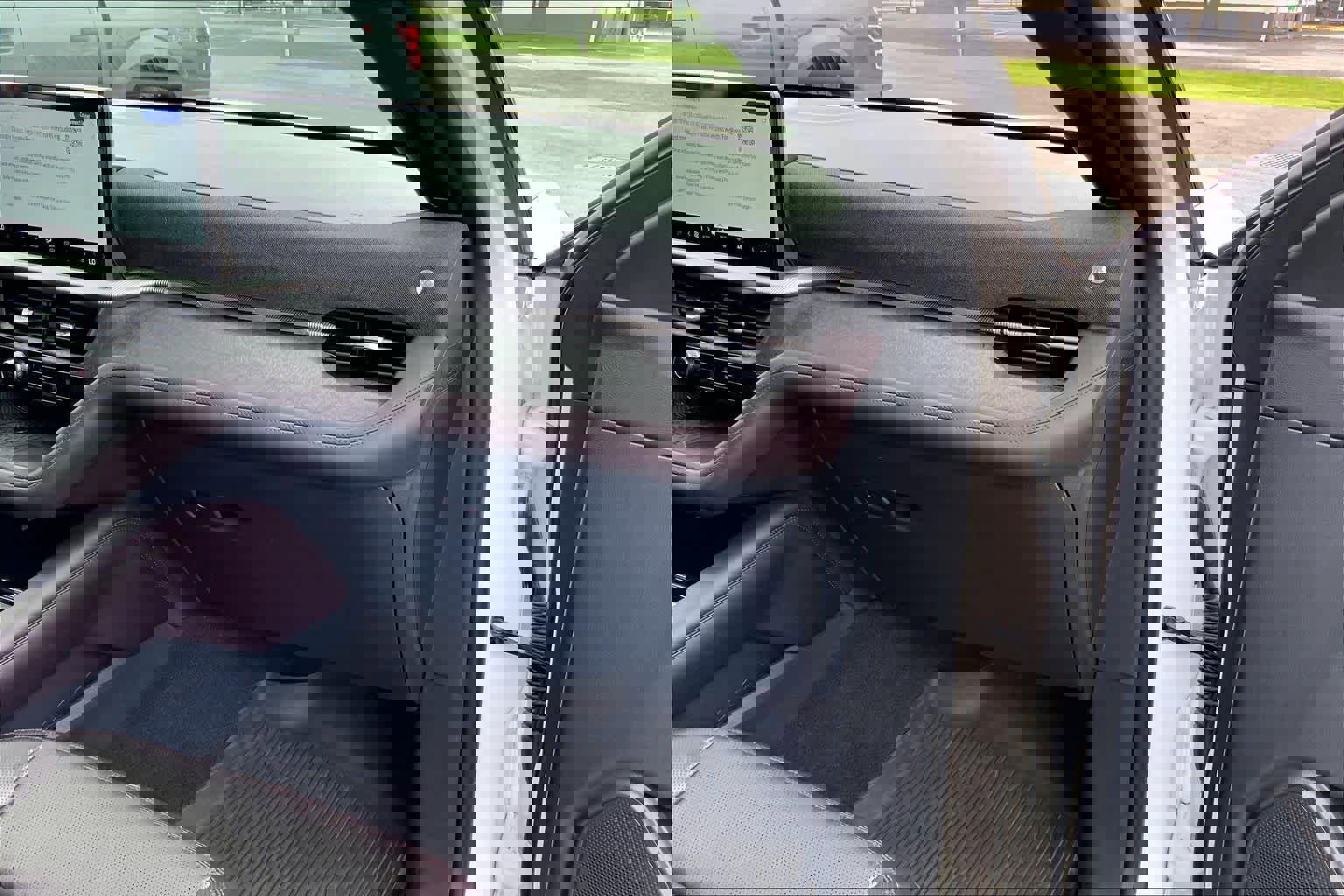 Certified 2025 Ford Explorer Platinum image 18