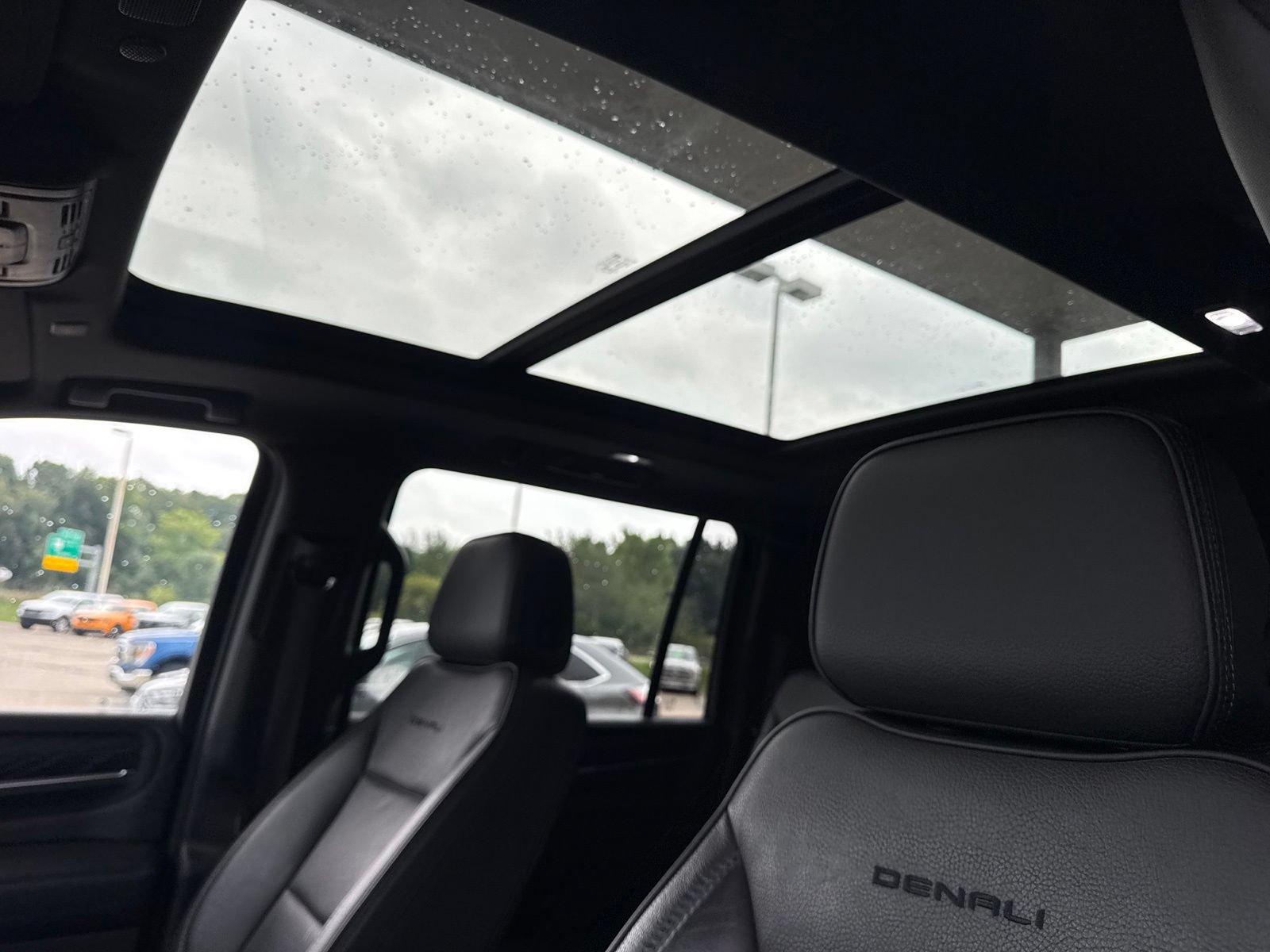 Used 2021 GMC Yukon XL Denali w/ Denali Premium Package AWD/4WD image 27