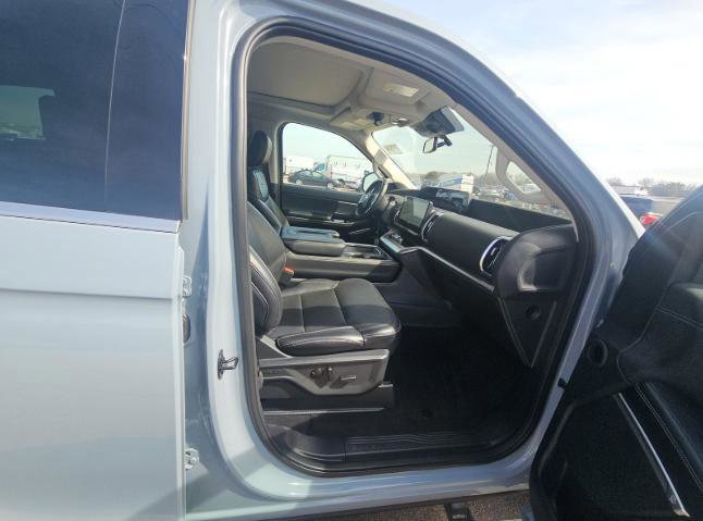 Certified 2025 Ford Expedition Platinum image 18