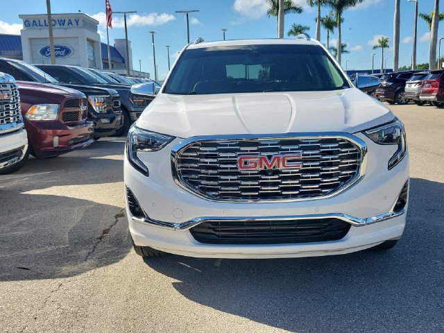 Used 2020 GMC Terrain Denali w/ Denali Premium Package FWD image 2