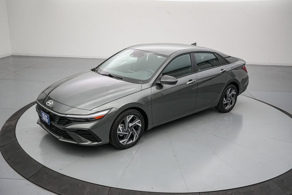 Used 2025 Hyundai Elantra Sport FWD image 8