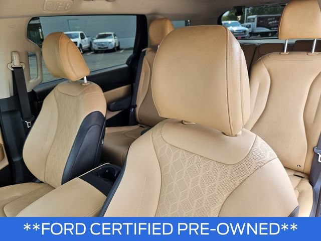 Used 2024 Kia Carnival LX FWD image 17