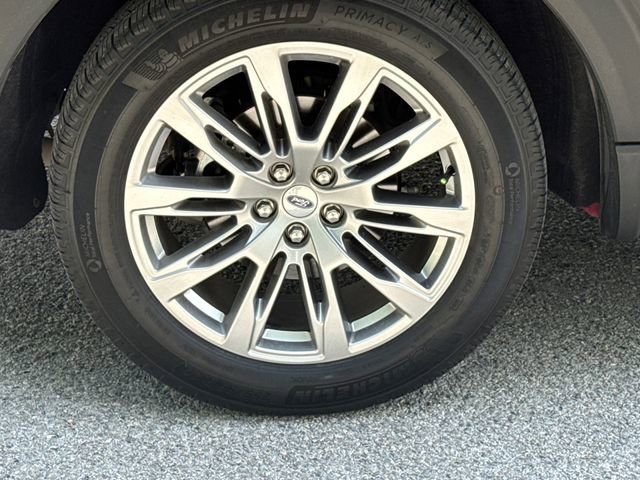 Certified 2025 Ford Explorer Platinum RWD image 9