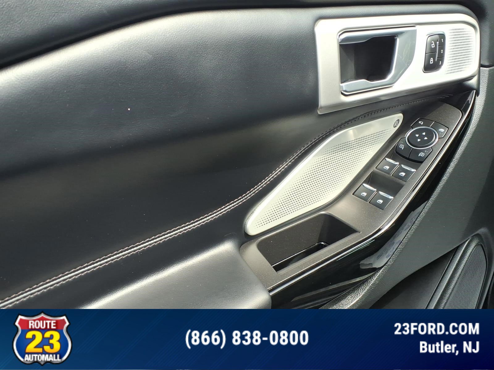 Certified 2023 Ford Explorer Platinum w/ Technology Package AWD/4WD image 11