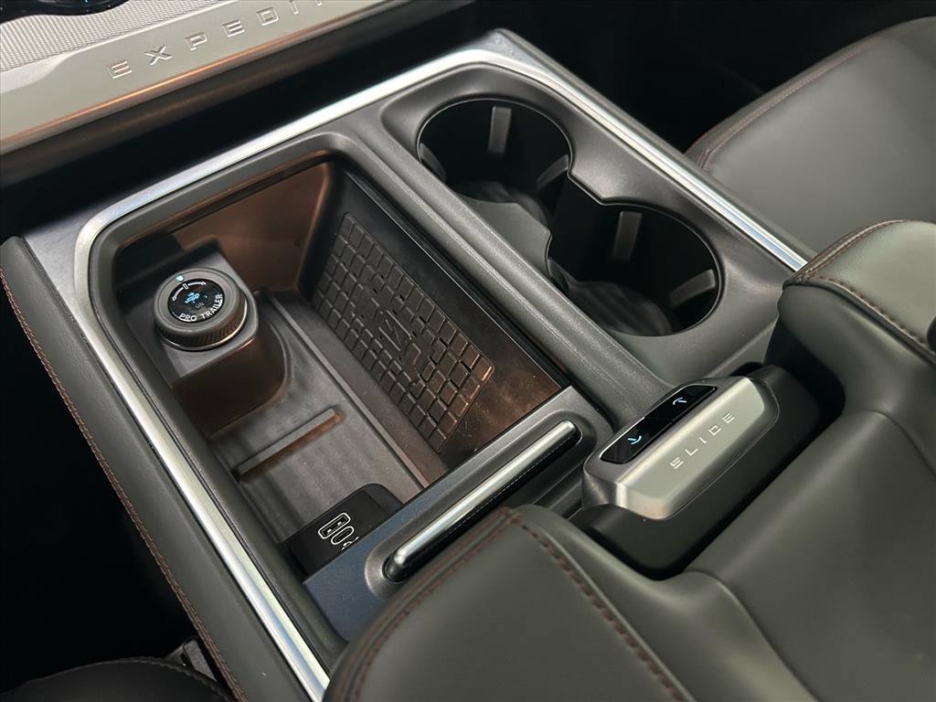 Certified 2025 Ford Expedition Active image 41