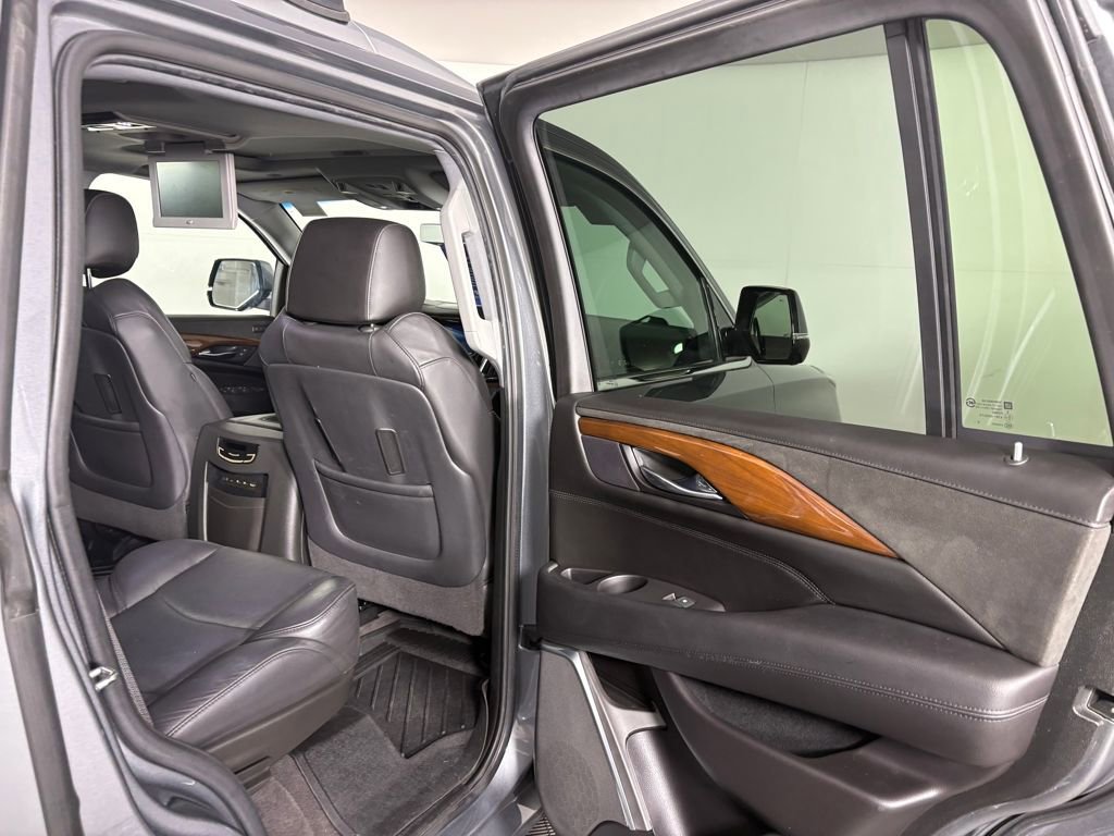 Used 2020 Cadillac Escalade Premium Luxury image 37