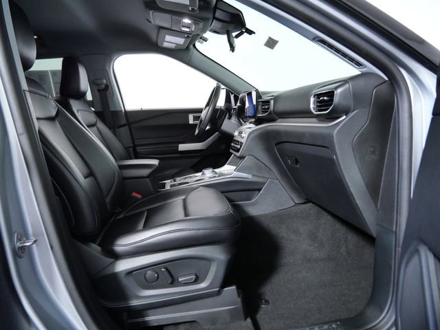 Certified 2020 Ford Explorer XLT w/ Equipment Group 202A image 10
