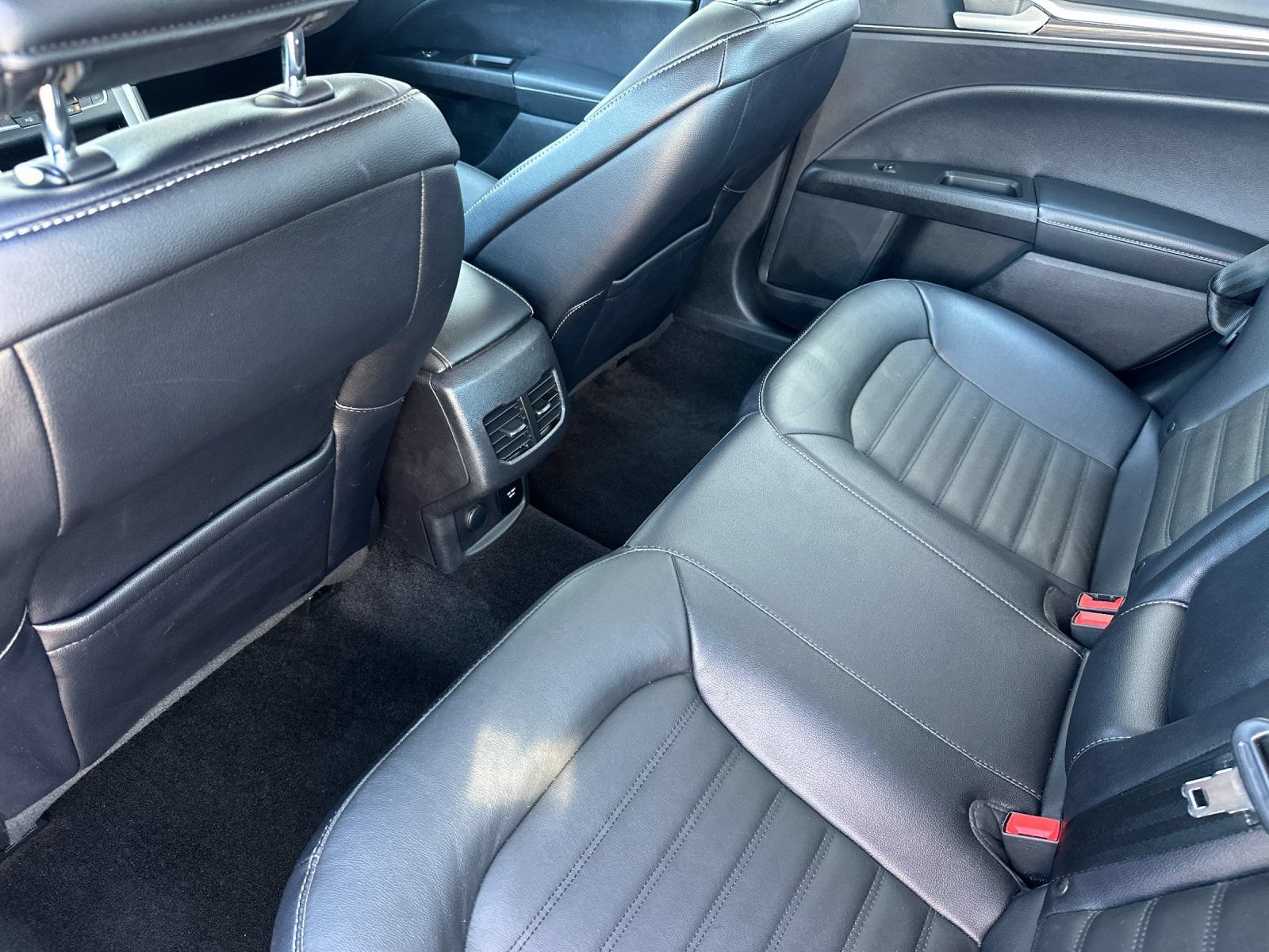 Certified 2018 Ford Fusion SE w/ Fusion SE Technology Package FWD image 13