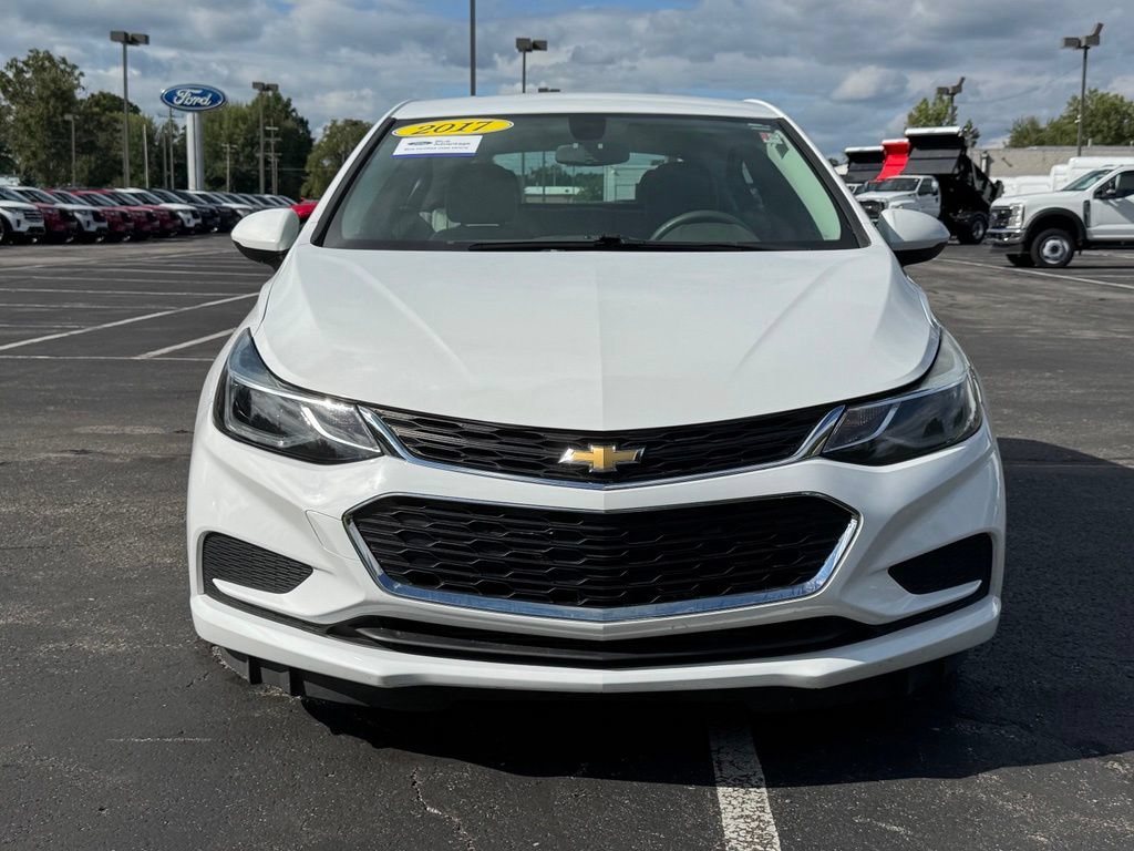 Used 2017 Chevrolet Cruze LT FWD image 3