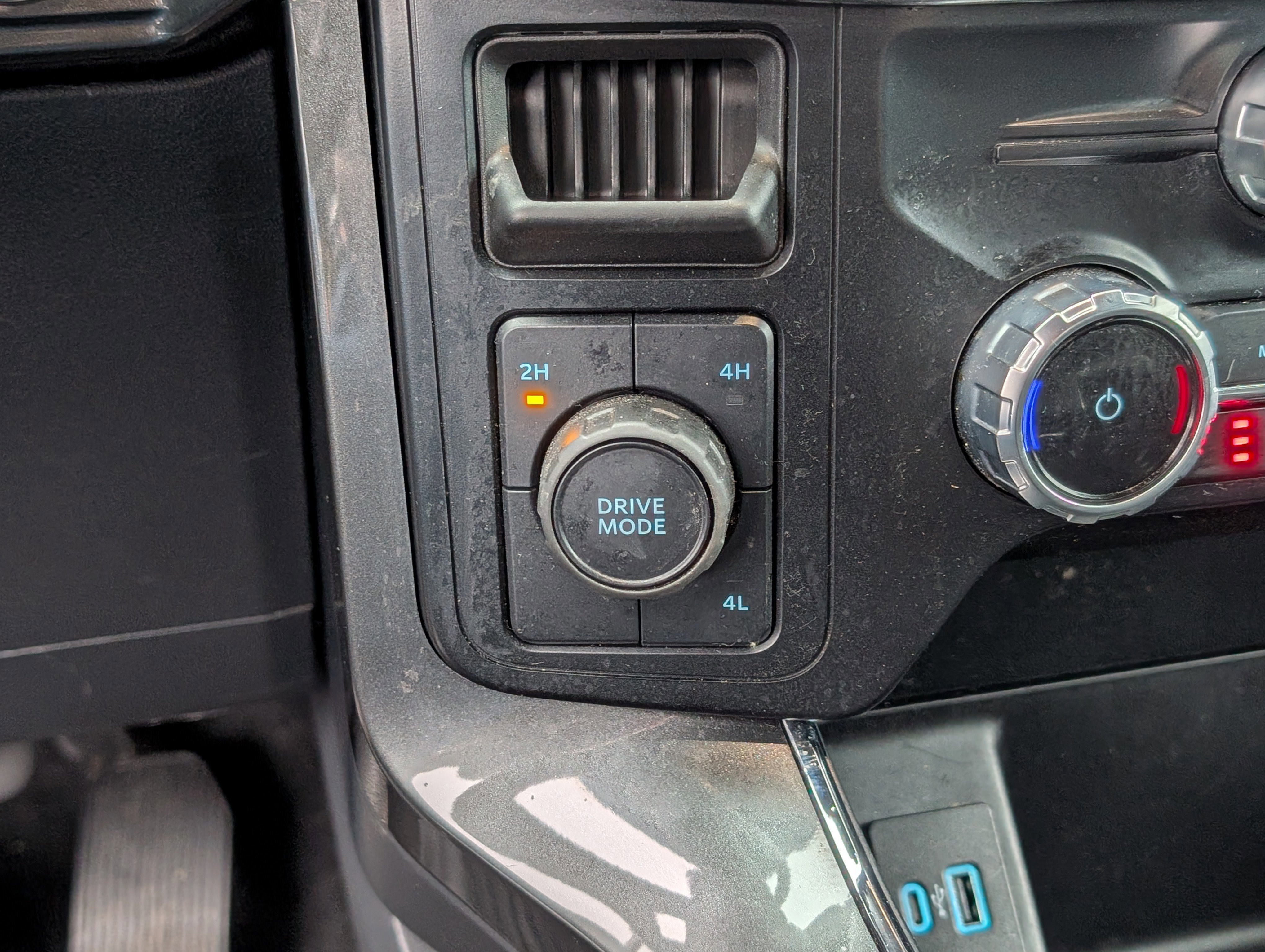 Certified 2023 Ford F150 XLT w/ Equipment Group 302A High image 24