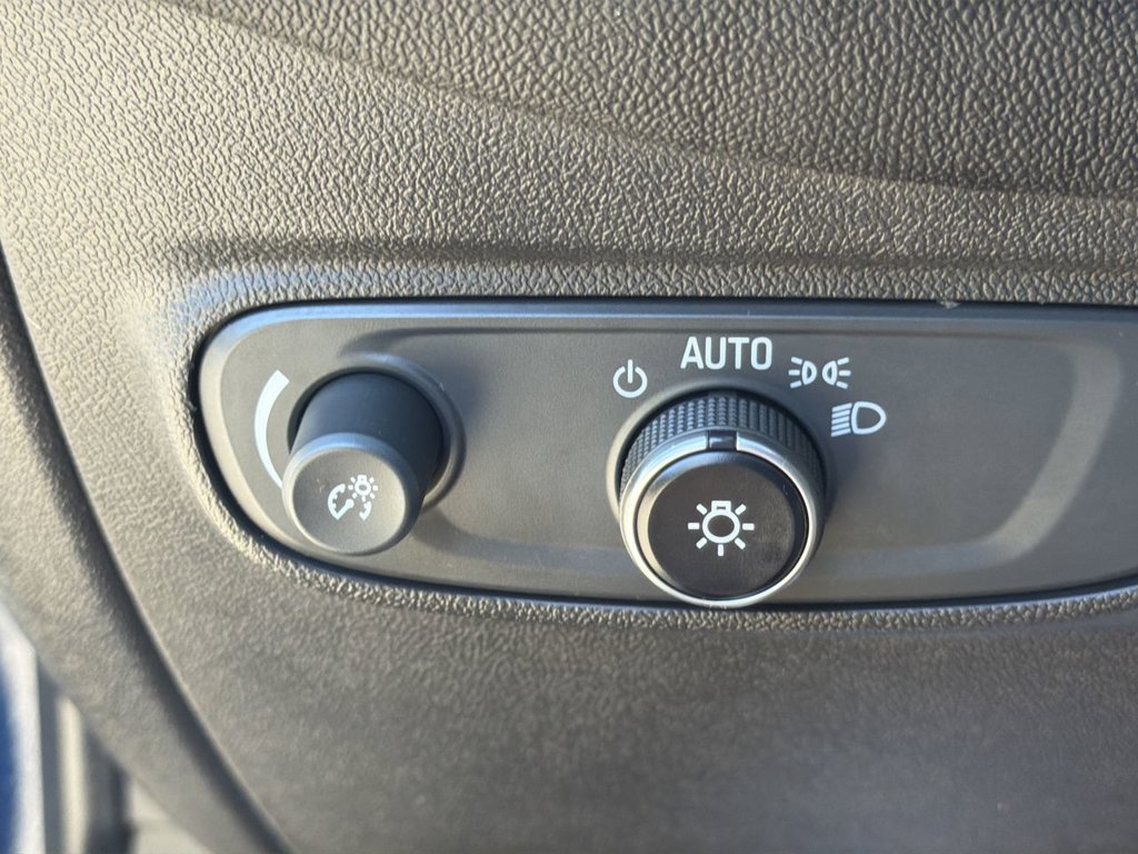 Used 2022 Chevrolet Equinox LS FWD image 19