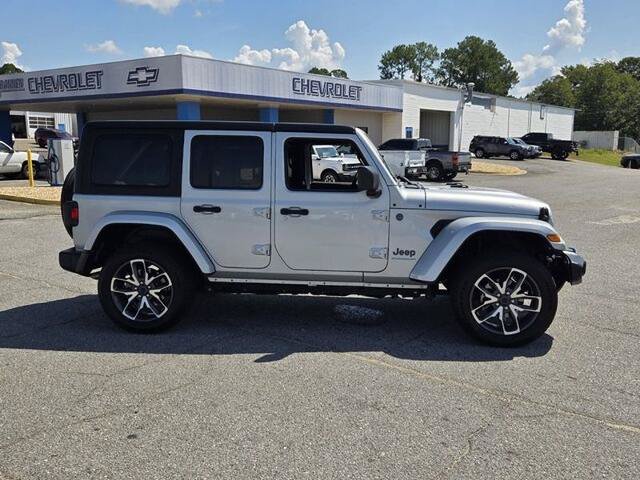 Used 2024 Jeep Wrangler Unlimited AWD/4WD image 13