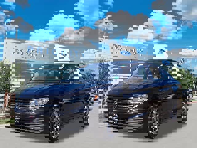 Used 2024 Volkswagen Jetta SE image 1