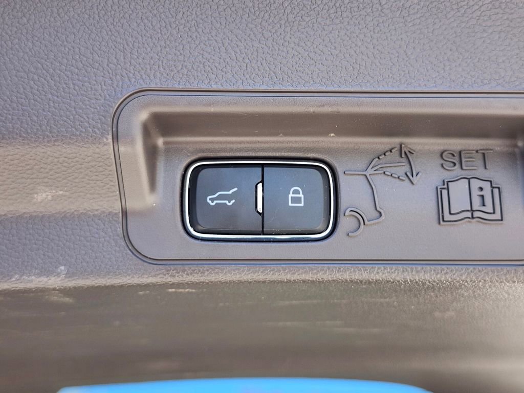 Certified 2022 Ford Explorer Platinum w/ Equipment Group 601A AWD/4WD image 36