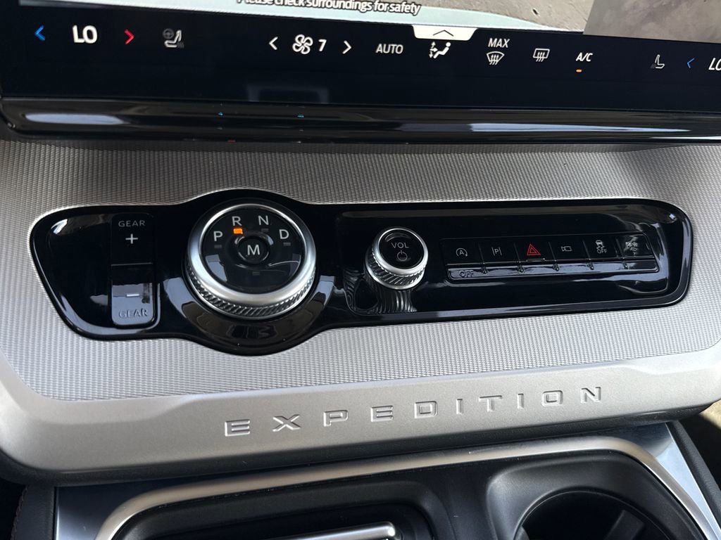 Certified 2025 Ford Expedition Active image 23