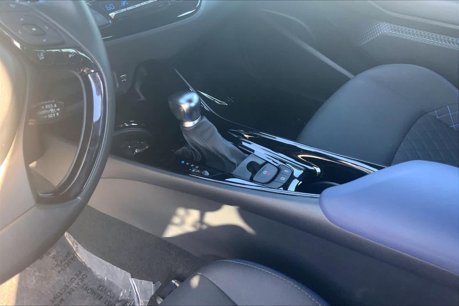 Used 2022 Toyota C-HR XLE FWD image 16