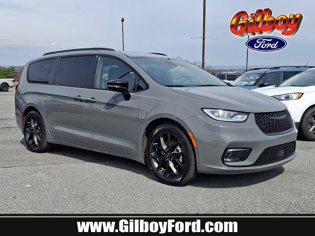 Used 2025 Chrysler Pacifica Limited FWD image 1