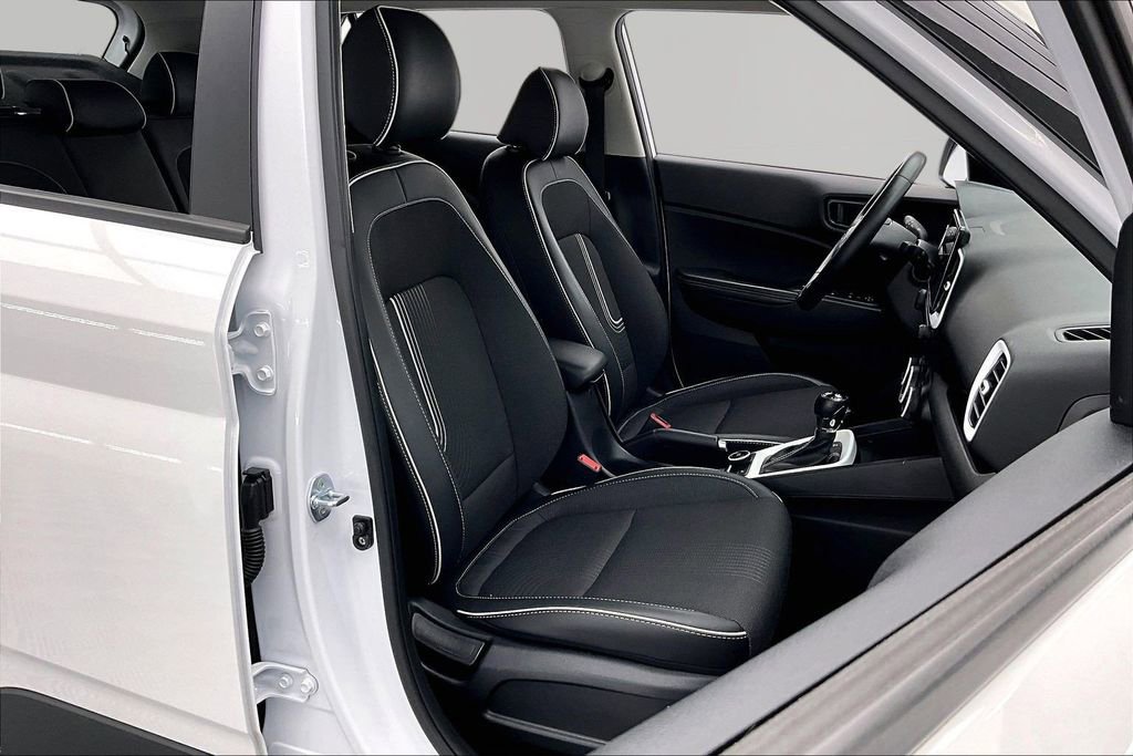 Used 2024 Hyundai Venue Limited FWD image 7
