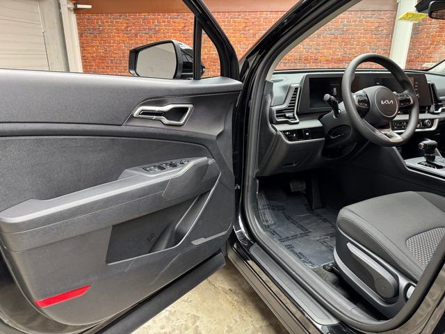 Used 2023 Kia Sportage LX image 9