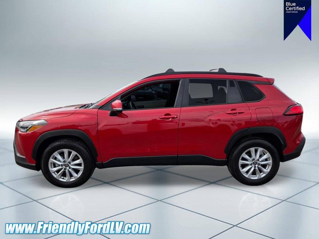 Used 2024 Toyota Corolla Cross LE w/ Moonroof Package FWD image 4