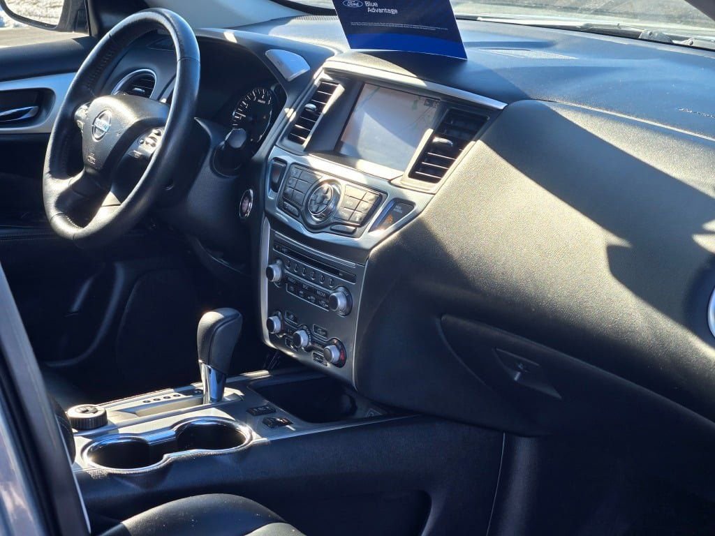 Used 2018 Nissan Pathfinder SL w/ Midnight Edition Package image 10