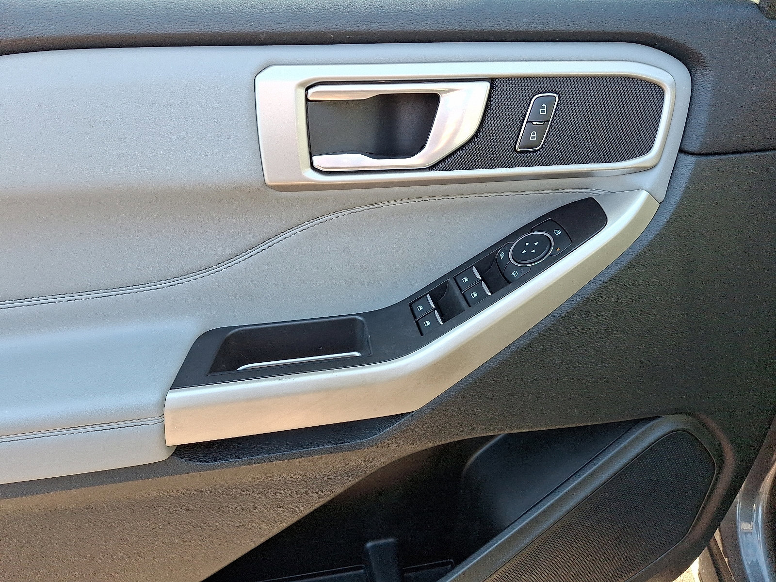 Certified 2023 Ford Explorer XLT w/ Equipment Group 202A image 14