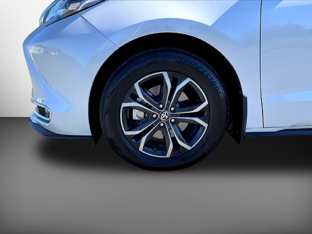 Used 2025 Toyota Sienna Platinum AWD/4WD image 42