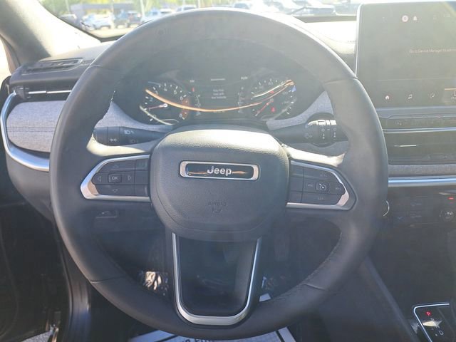 Used 2024 Jeep Compass Latitude image 11