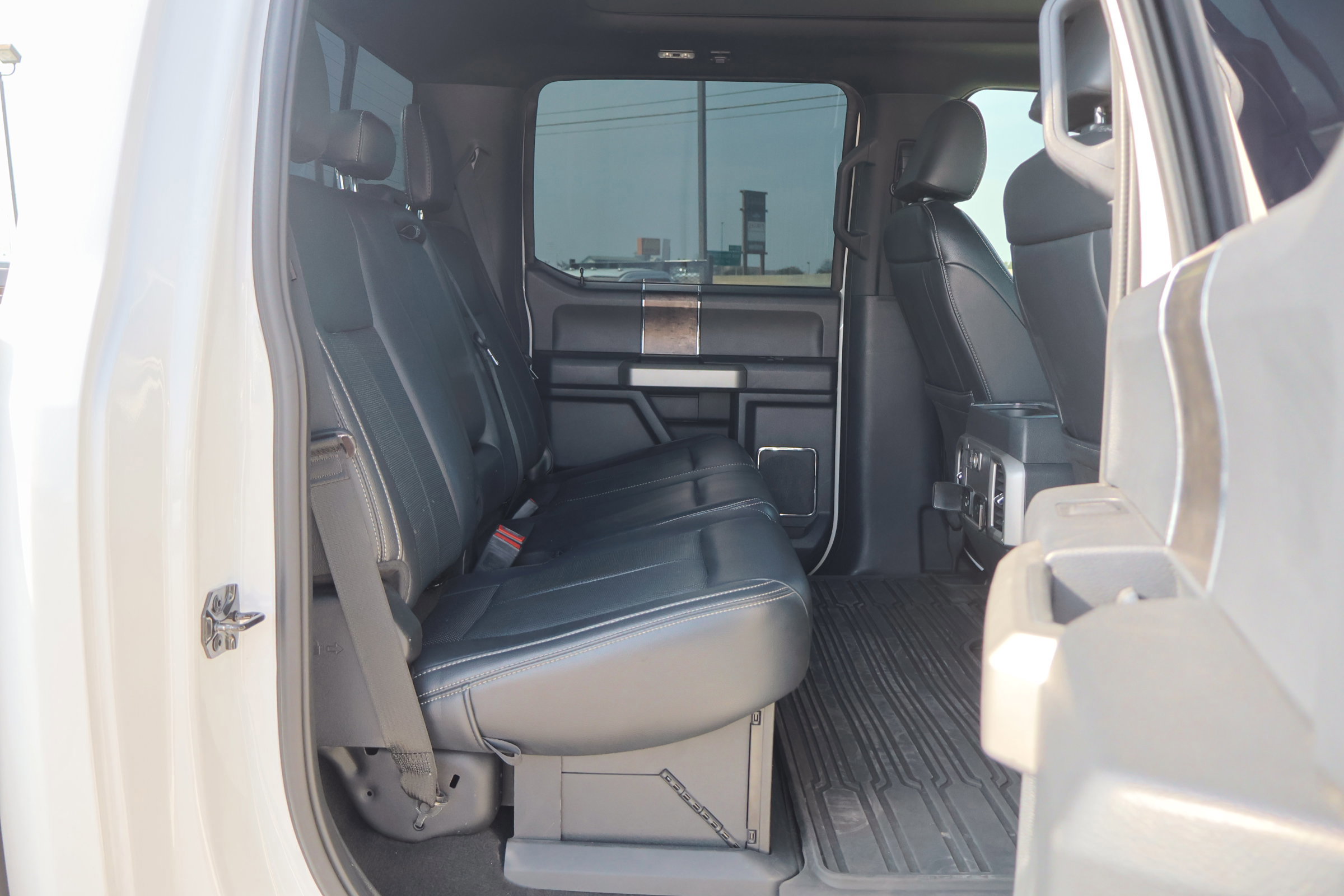 Certified 2022 Ford F250 Lariat w/ Tremor Off-Road Package image 35